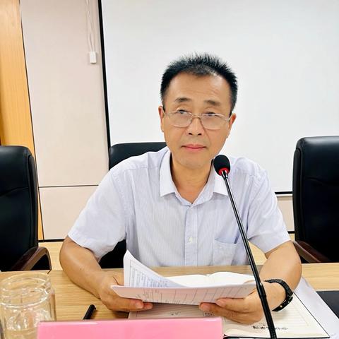 齐心协力，共启新程——惠东县新徽学校召开 2024 年秋学期第一次全体教职员工大会。