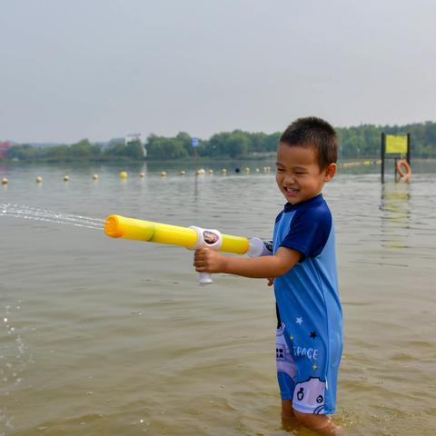 文昌湖戏水