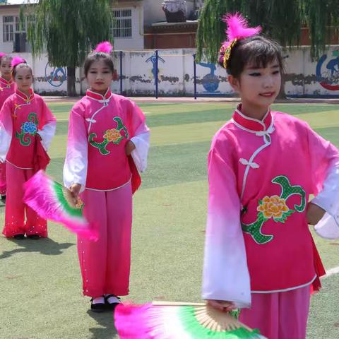 传统文化进校园      非遗秧歌铸特色 ——小闫营小学举行“地秧歌实践基地”授牌仪式