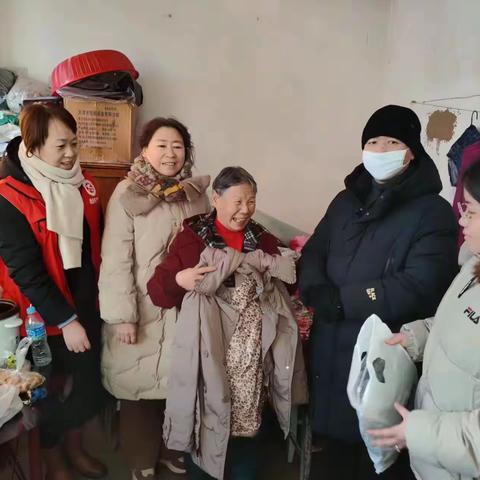 满归镇林安社区新时代文明实践站与中小学开展“寒冬送暖 心系群众”活动