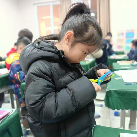 探索对称之美——207班“轴对称图形”趣味数学活动