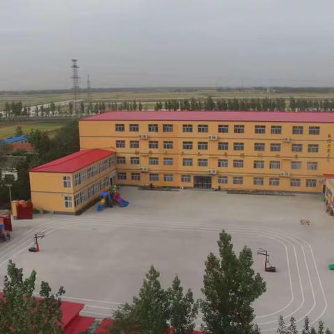 【为爱护航，校车安全伴我行】——铺上镇睿智小学校车安全应急演练。