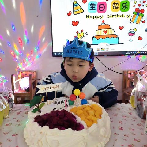 金湖湾幼儿园大二班：小马哥生日快乐！