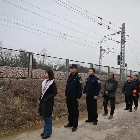 新区街道开展两会期间铁路护路联防工作