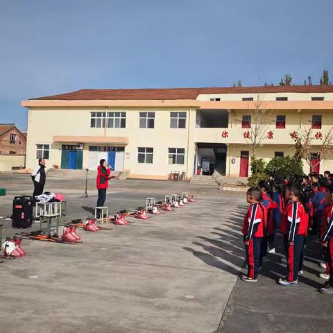 东周小学冰雪之约•魅力校园
