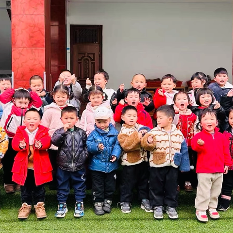蛇年迎春 全新出发 ‍——武冈市幼儿园小四班萌娃入园记