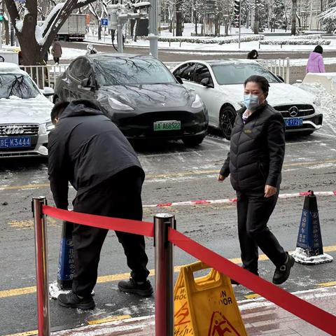 海淀西区支行营业室积极做好低温雨雪天气金融服务