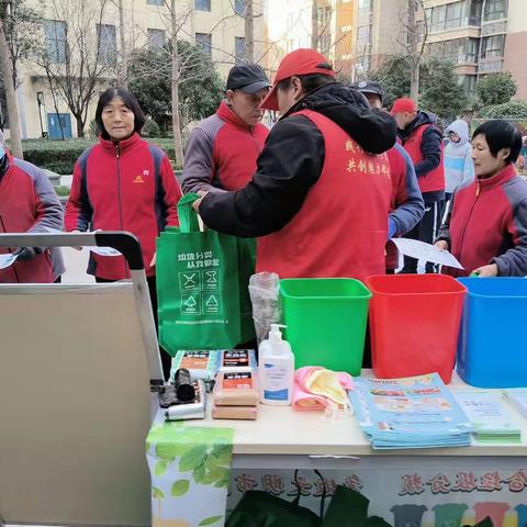 携手共创绿色家园 —— 碑林区垃圾分类宣传引导工作队在秋林苑小区在行动（一）