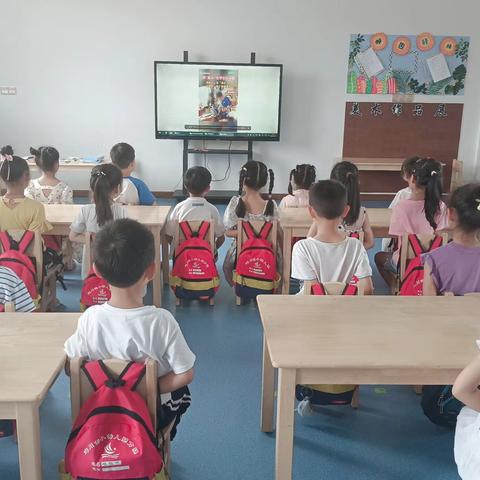 6月21日，均川镇小学周家畈校区利用班会课对学生进行了防溺水、不玩危险玩具“养臭水”等安全教育。