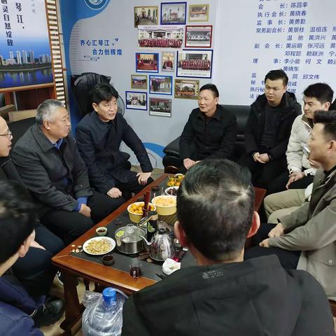 陈让其等领导走访琴江商会和餐饮行业商会