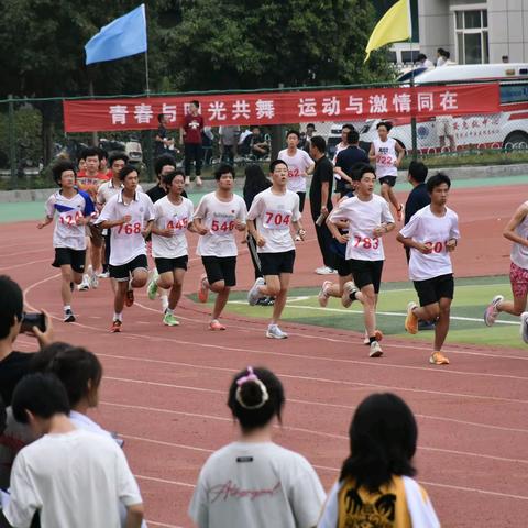拼搏不息 运动不止 ——高陵一中“云槐之秋 活力一中”2024年秋季田径运动会圆满落幕