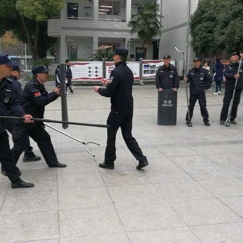 反恐防暴演练，筑牢安全防线