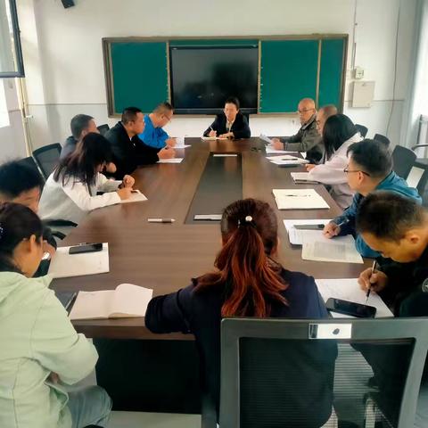 【家校共育】共商校服选用，凝聚家校合力——屯留区余吾中心学校召开校服管理委员会第一次会议