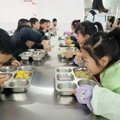 高旗小学204墨韵中队--家长陪餐记