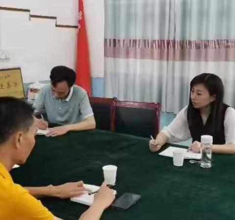 把脉一线教学     引领高效课堂  ——区教学研究中心（嵩峰中学站）教学视导掠影