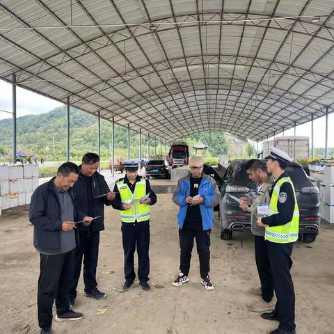 精准宣教护农路！太白公安交警在农村蔬菜交易点开展夏秋季交通安全宣传