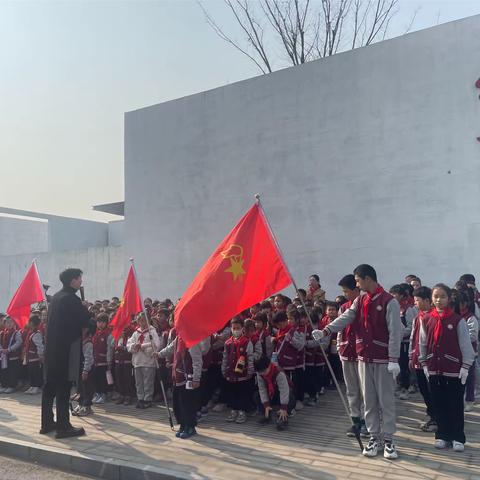 城西小学“寻根红色记忆馆   党队融合促践行——红心向党 做共产主义接班人”活动