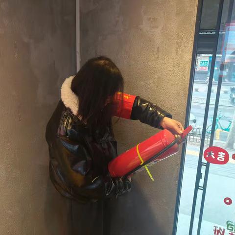 清明节前大排查 筑牢平安防护网——长安路街道朱雀南区社区节前安全专项检查