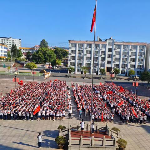 七十五载逢盛世，青春共绘祖国繁荣