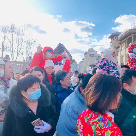 “红红火火年货街，开开心心过大年！”     ——  智迪怡德幼儿园迎新年活动