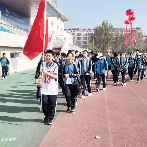 蓝天下的踏青，让心灵放飞自由                         东营区一中7.13远足踏青