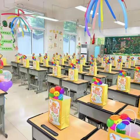 在掌声里画下句点，于蝉鸣中