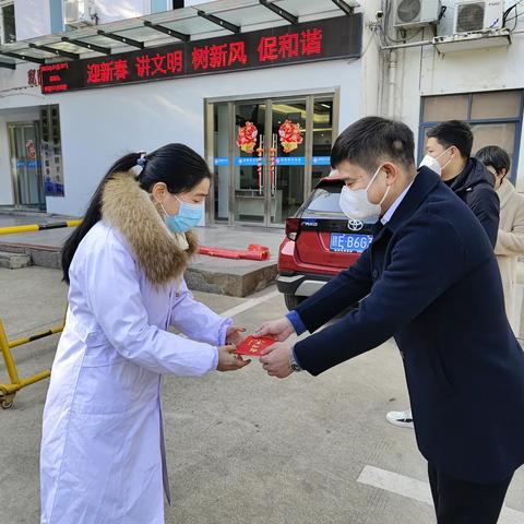 卫健委主任方宏德春节走访医务人员