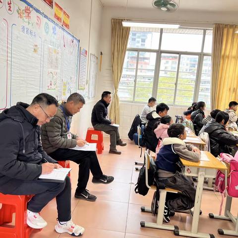 县督导组莅临龙门县麻榨镇中心小学检查调研教学常规工作
