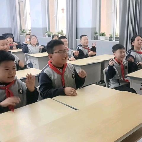 【上善三班】 春不晚，笑脸烂漫🌝🌝