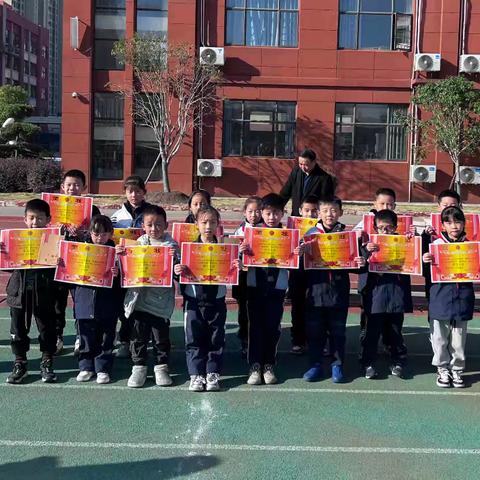 【石象教育】田庄小学2024——2025学年上学期期中巩固练习表彰大会——榜样之光，照亮征程