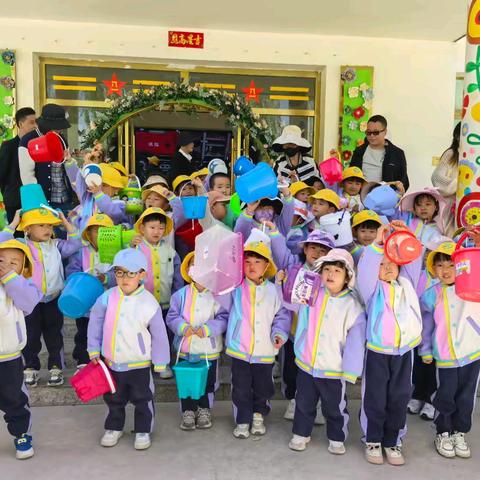 小班亲子采摘活动：“共享自然的甜蜜时光”——格尔木八一幼儿园