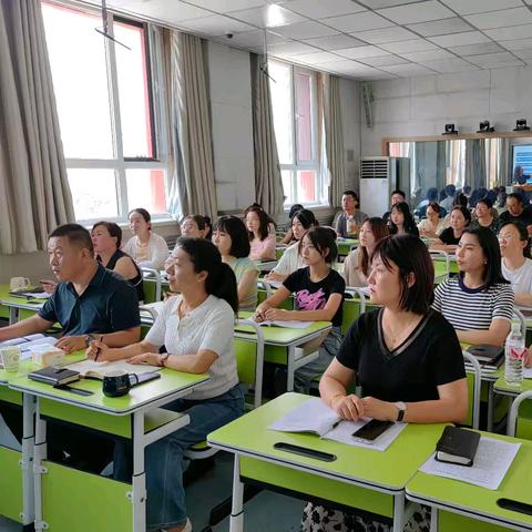 【“三抓三促”在行动】 幸而为师，向阳而生 ——刘家堡小学师德师风培训（副本）