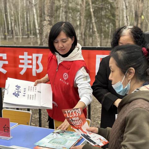 建筑街道林园社区开展周一来林园路文化创意街区，“安全日”里赶大集!