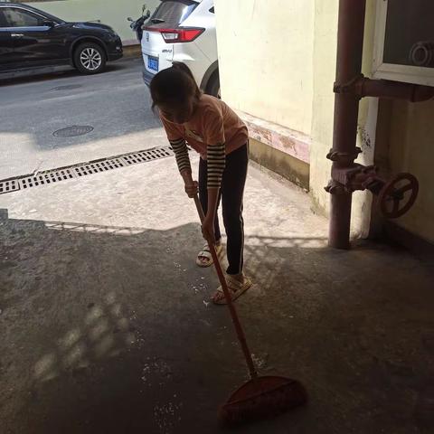 学雷锋做好事  三年级14班符耀元