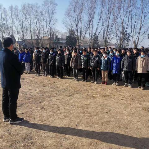 纪村初中“庆元旦·迎新年”    学生拔河比赛