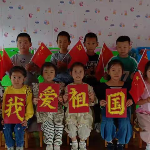 2024国庆节，春光幼儿园大班的孩子们祝福祖国繁荣昌盛，国泰民安。