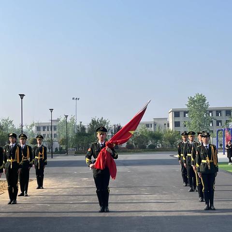 与书相伴，悦读人生 --淮滨县实验学校东校区主题教育活动暨升旗仪式