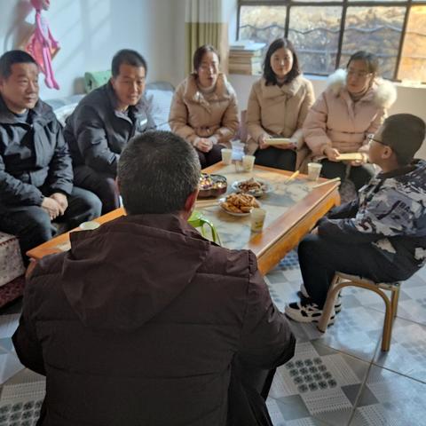 七彩寒假助成长 乡村振兴筑根基——华强中心小学开展“七彩寒假‘三送一倾听’”家访活动