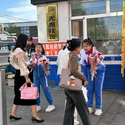 朵朵鲜花献教师 声声问候尽开颜——敦化市黄泥河镇中心小学校开展教师节献花活动