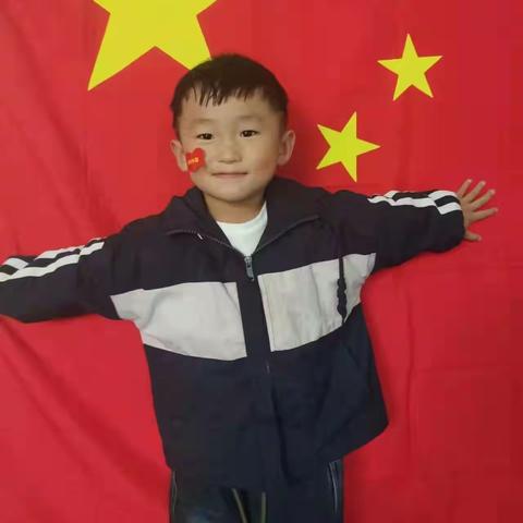 我是陈大楼幼儿园小班张金弘小朋友