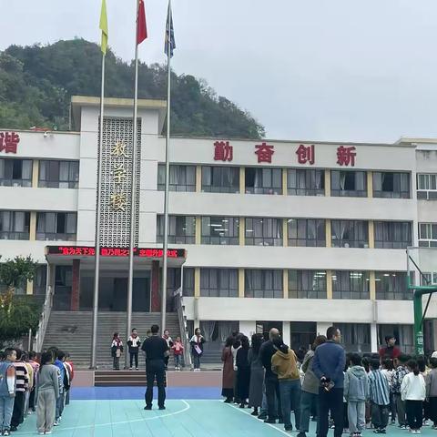 龙凤镇中心小学501中队10月学习与活动总结