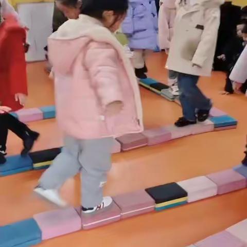 蓓蕾幼儿园室内体能课