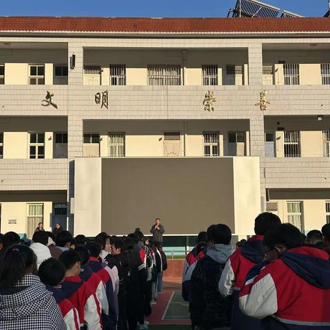 拼搏奋进争上游，“羽”你同行勇向前——记回龙初级中学“庆元旦·迎新年”羽毛球比赛