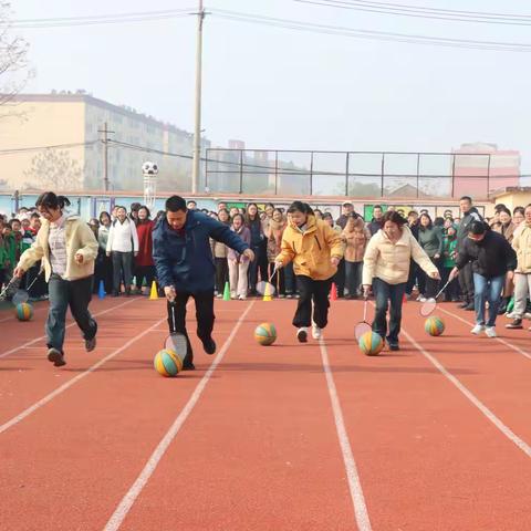 凝心聚力燃激情 趣味运动展风采  莒南县第六小学教职工趣味运动会