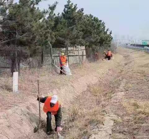 【即墨通济】扎实开展高速、铁路沿线环境整治