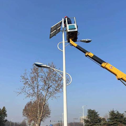 魏都区路灯所对太阳能路灯进行实验性拆解调研