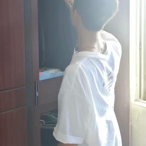 每当换季时，也是大扫除的好时机。整理衣橱、清扫灰尘，让我们以全新的姿态迎接新的季节。