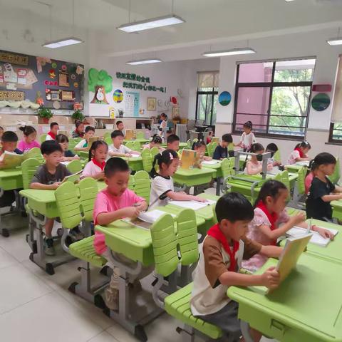 心中有阳光，脚下有力量
