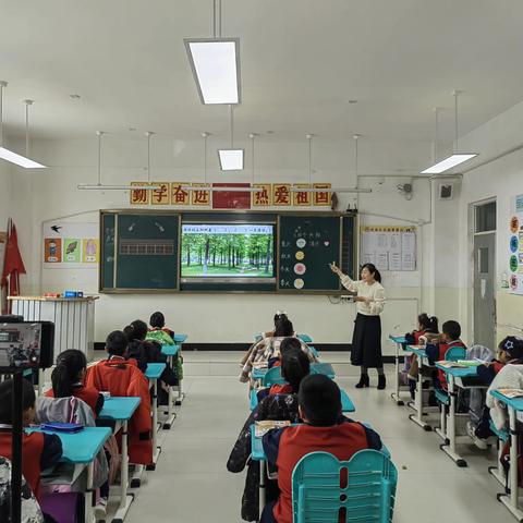 示范引领共奋进 砥砺前行共芬芳—— 尉犁县第三小学教育集团开展骨干教师暨师傅示范课活动