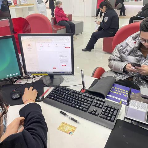 衢江支行使用开放式柜台办理取款业务